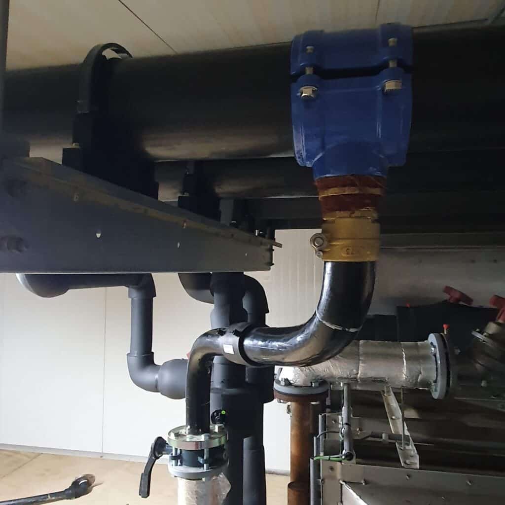A Pexgol branded PE-Xa pipe in use within a heating system.